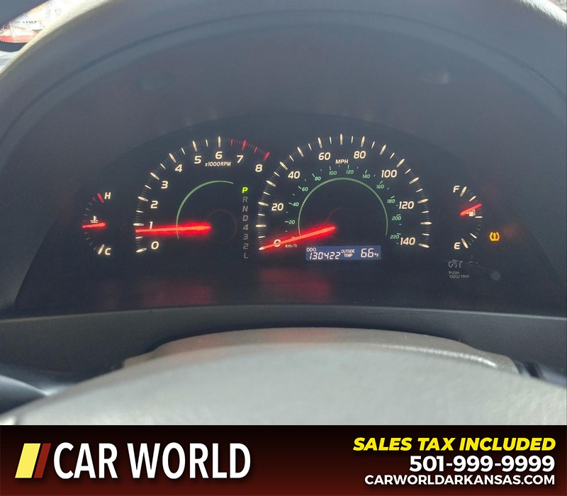 Toyota Camry Vehicle Full-screen Gallery Image 17