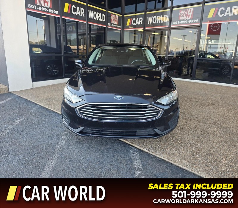 Ford Fusion Vehicle Full-screen Gallery Image 2