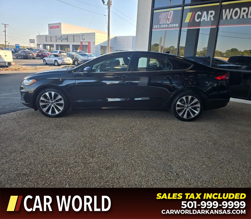 Ford Fusion Vehicle Full-screen Gallery Image 4