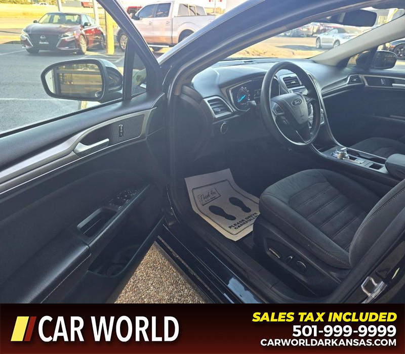 Ford Fusion Vehicle Full-screen Gallery Image 8
