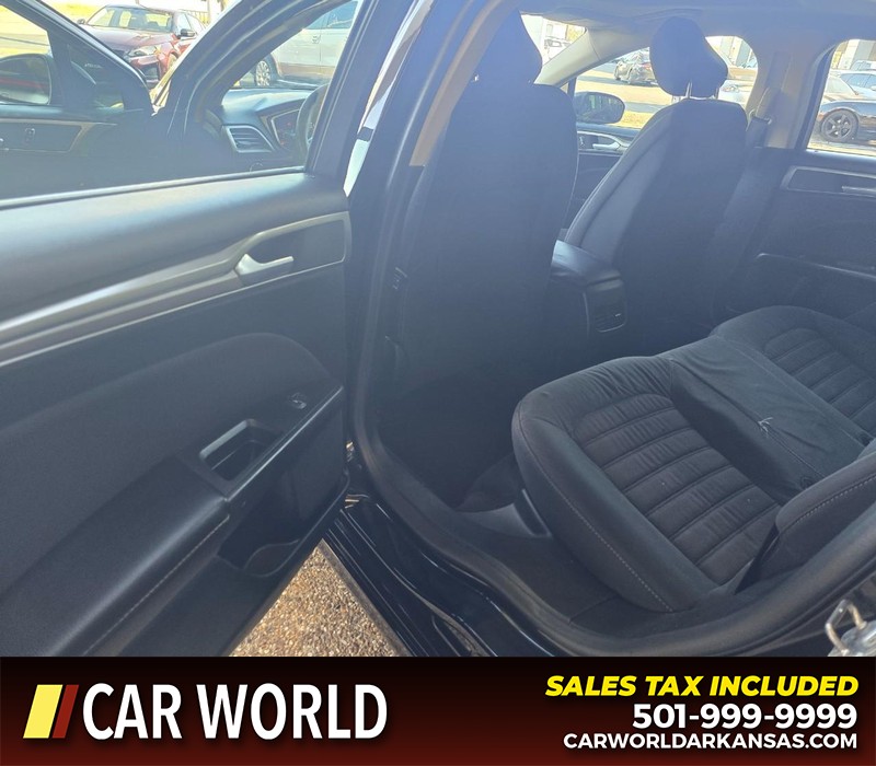 Ford Fusion Vehicle Full-screen Gallery Image 10