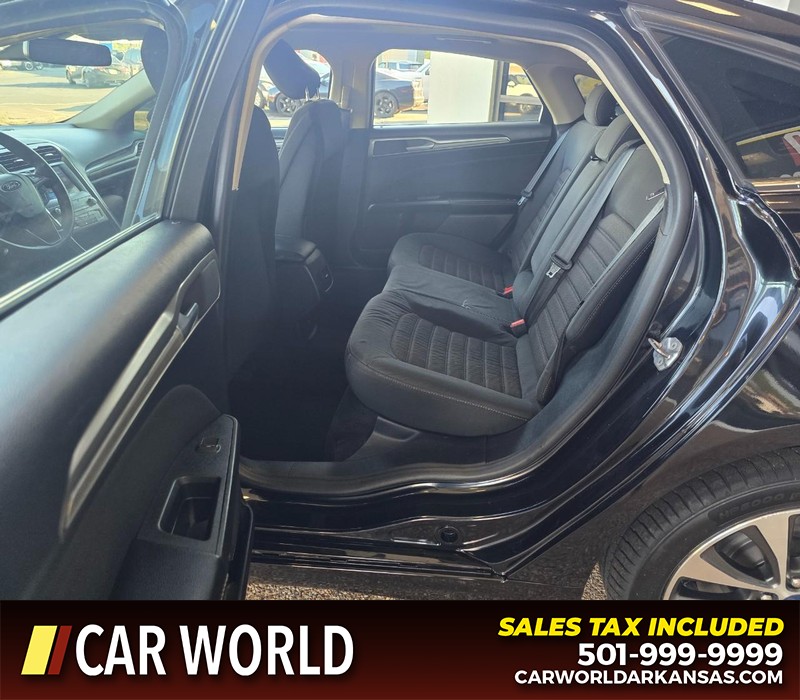 Ford Fusion Vehicle Full-screen Gallery Image 11