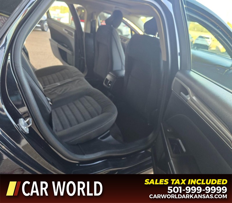 Ford Fusion Vehicle Full-screen Gallery Image 13