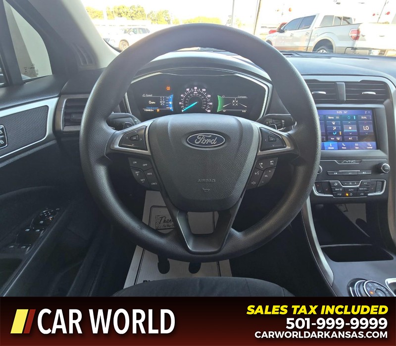 Ford Fusion Vehicle Full-screen Gallery Image 16
