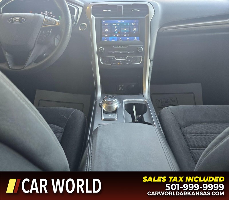 Ford Fusion Vehicle Full-screen Gallery Image 19