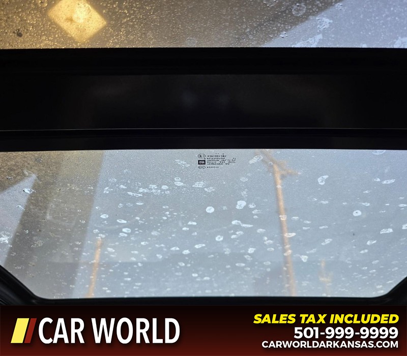 Cadillac SRX Vehicle Full-screen Gallery Image 19