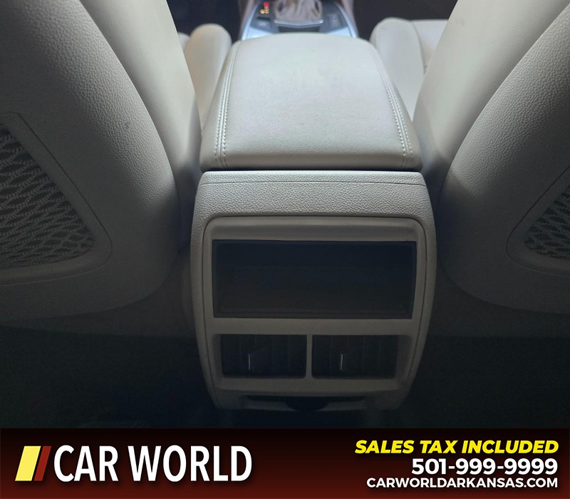 Cadillac SRX Vehicle Full-screen Gallery Image 20