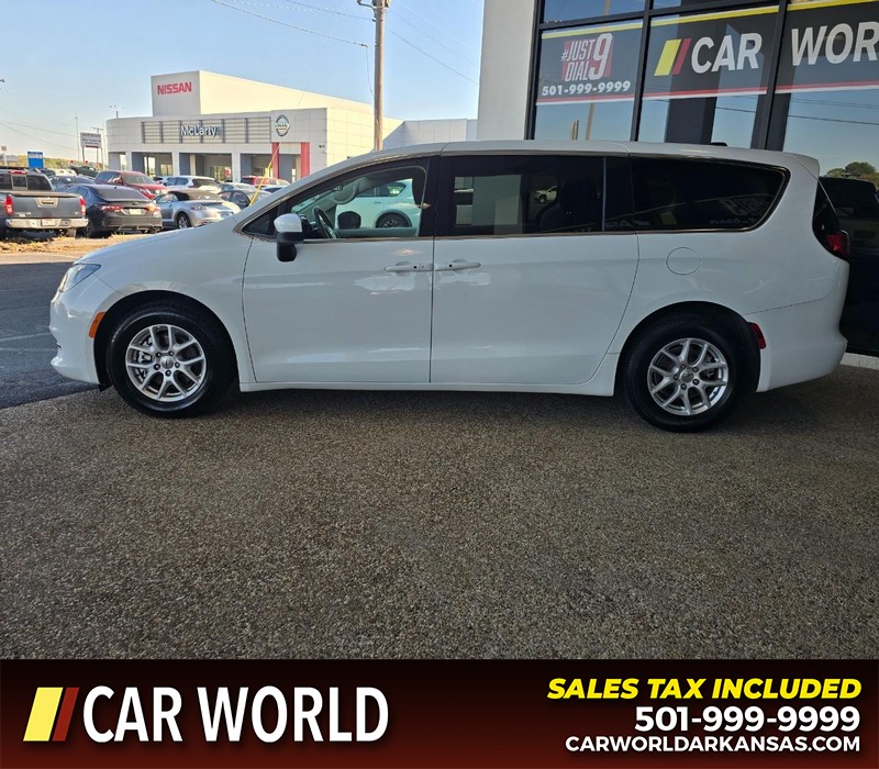 Chrysler Voyager Vehicle Full-screen Gallery Image 4