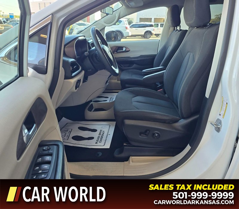 Chrysler Voyager Vehicle Full-screen Gallery Image 8