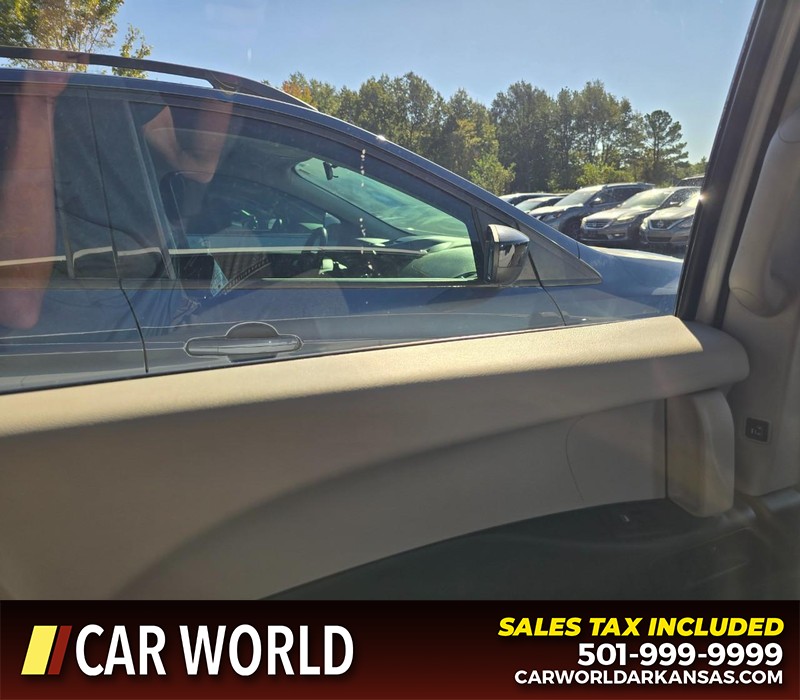 Chrysler Voyager Vehicle Full-screen Gallery Image 9