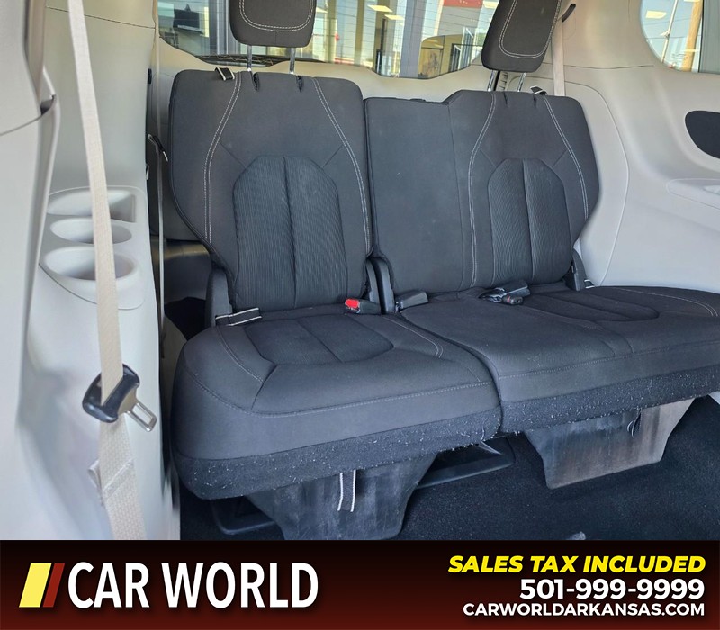 Chrysler Voyager Vehicle Full-screen Gallery Image 15