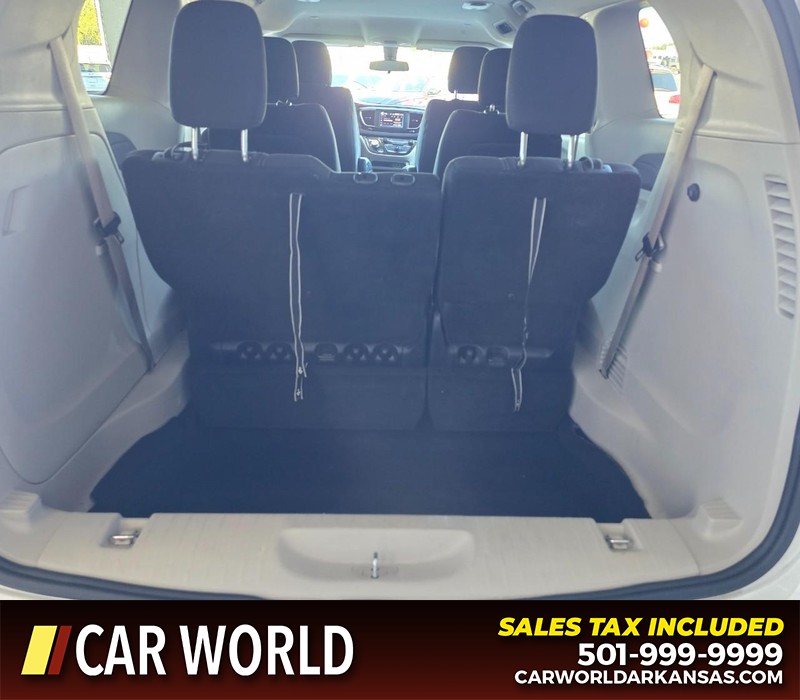 Chrysler Voyager Vehicle Full-screen Gallery Image 16