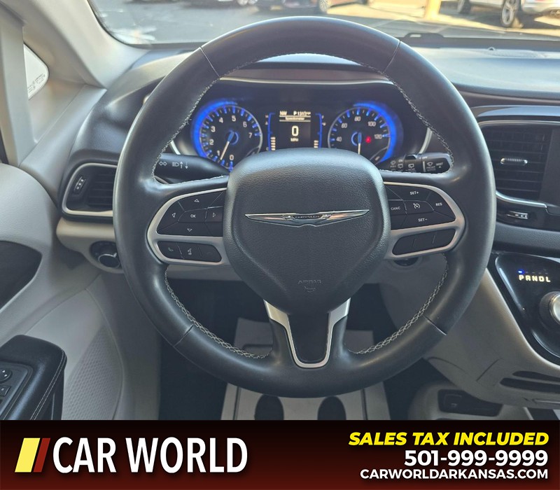 Chrysler Voyager Vehicle Full-screen Gallery Image 19