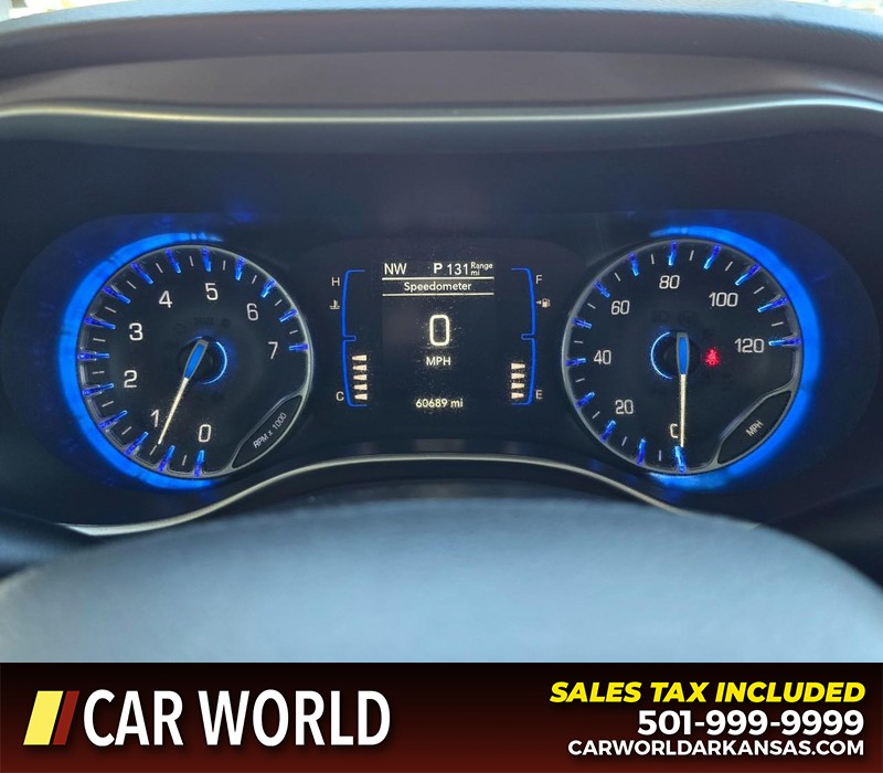 Chrysler Voyager Vehicle Full-screen Gallery Image 21