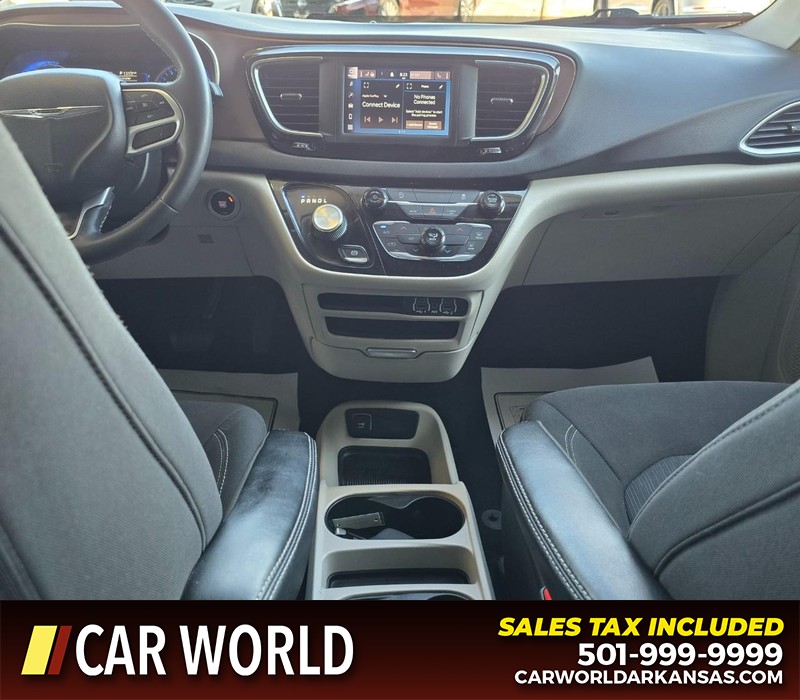 Chrysler Voyager Vehicle Full-screen Gallery Image 22