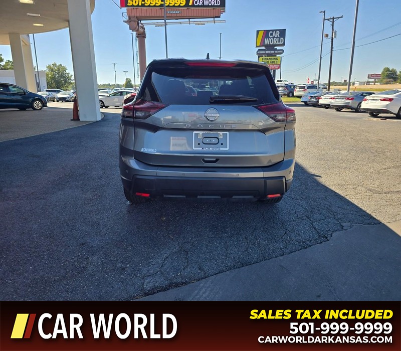 Nissan Rogue Vehicle Full-screen Gallery Image 5