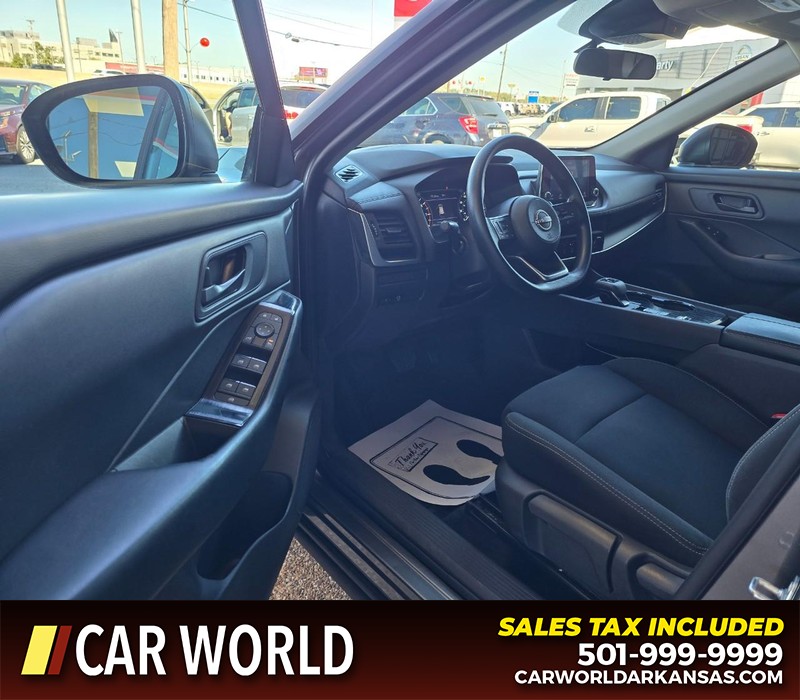Nissan Rogue Vehicle Full-screen Gallery Image 7