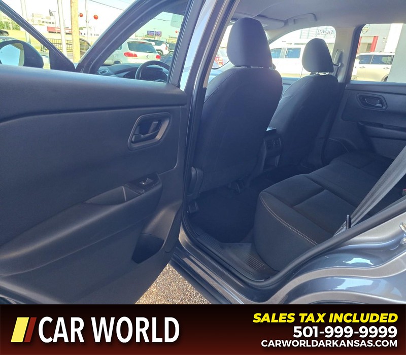 Nissan Rogue Vehicle Full-screen Gallery Image 9