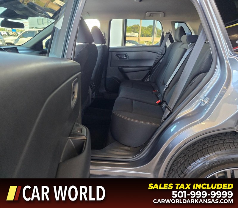 Nissan Rogue Vehicle Full-screen Gallery Image 10