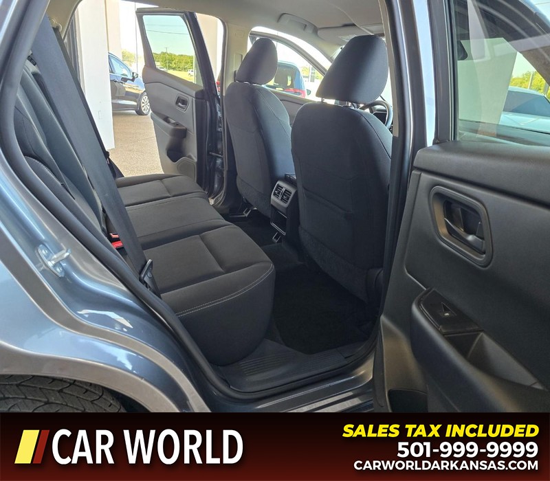Nissan Rogue Vehicle Full-screen Gallery Image 12