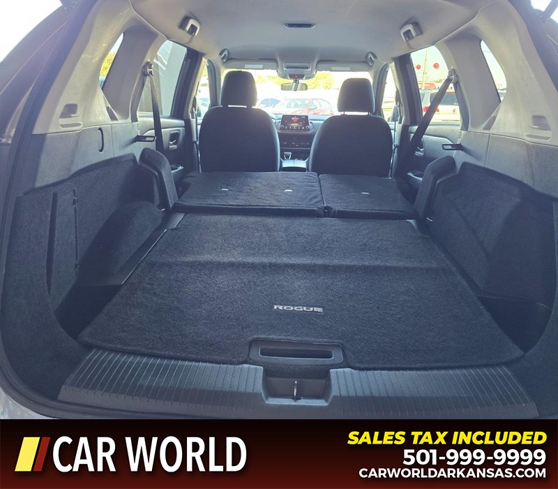 Nissan Rogue Vehicle Full-screen Gallery Image 14