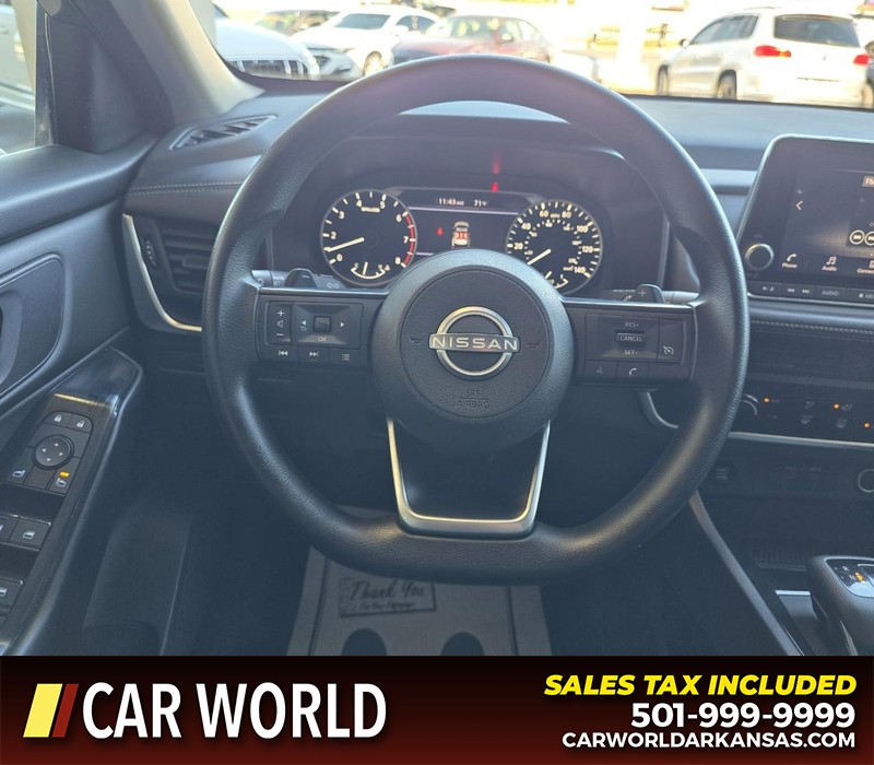 Nissan Rogue Vehicle Full-screen Gallery Image 15