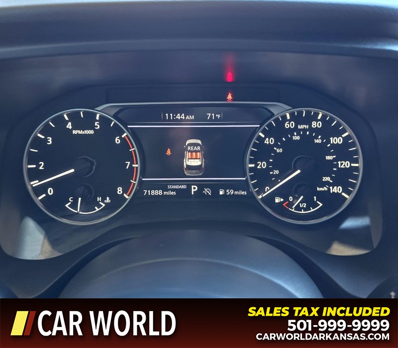 Nissan Rogue Vehicle Full-screen Gallery Image 17