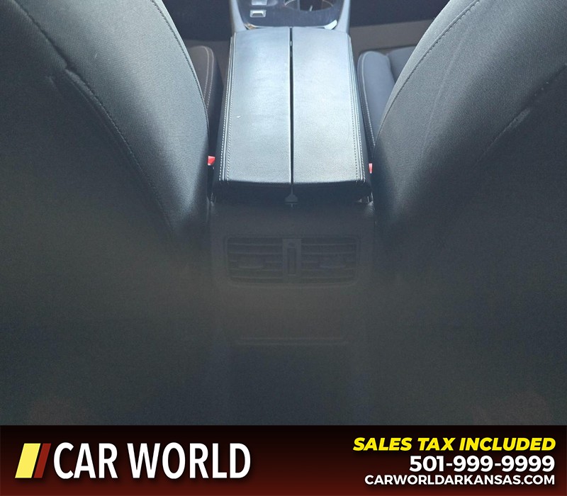 Nissan Rogue Vehicle Full-screen Gallery Image 19