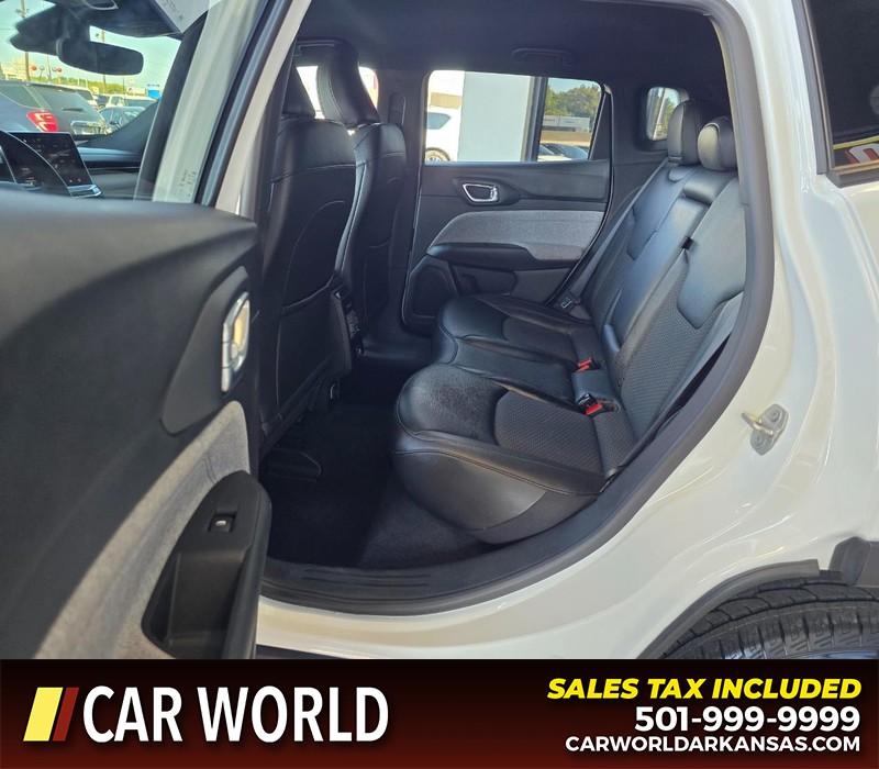 Jeep Compass Vehicle Full-screen Gallery Image 10