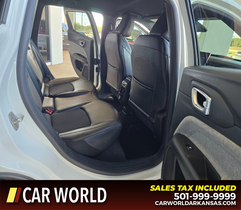 Jeep Compass Vehicle Full-screen Gallery Image 12