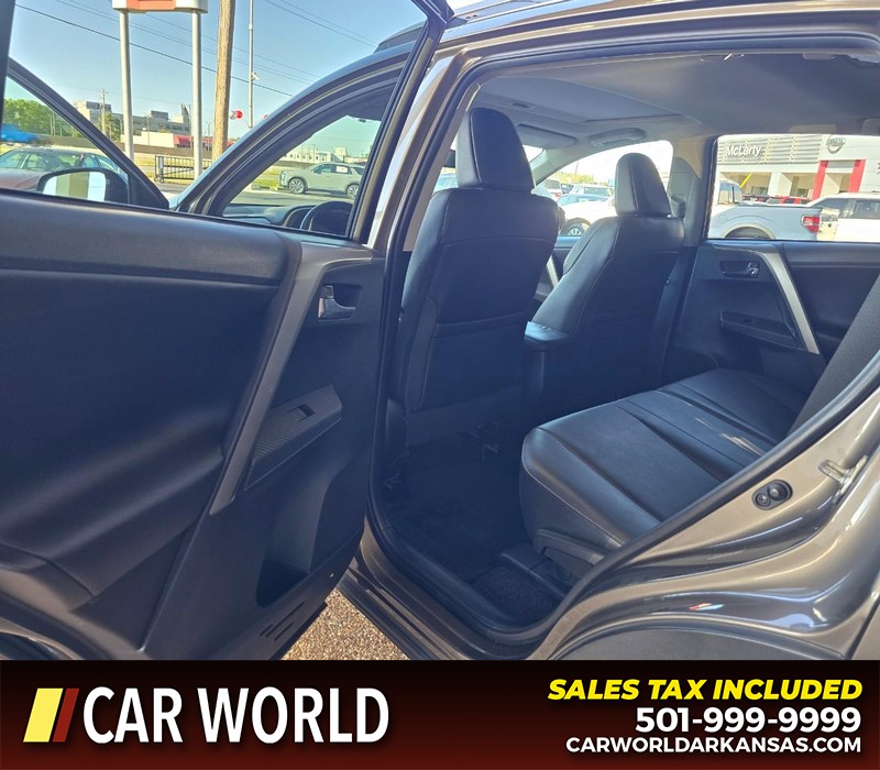 Toyota RAV4 Vehicle Full-screen Gallery Image 9