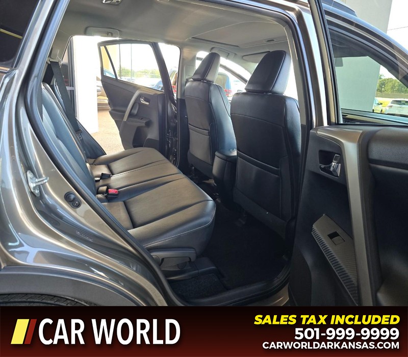 Toyota RAV4 Vehicle Full-screen Gallery Image 12