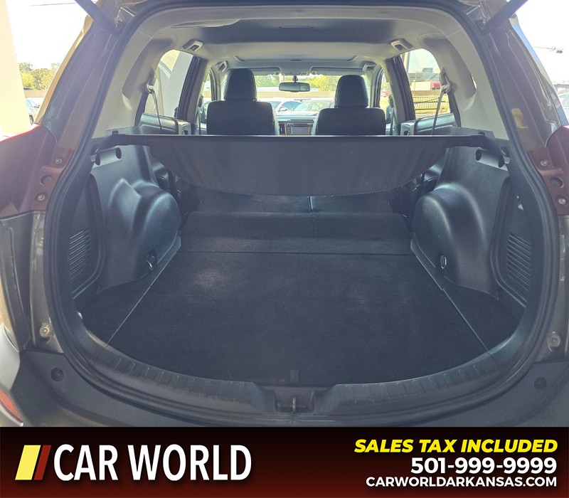 Toyota RAV4 Vehicle Full-screen Gallery Image 14