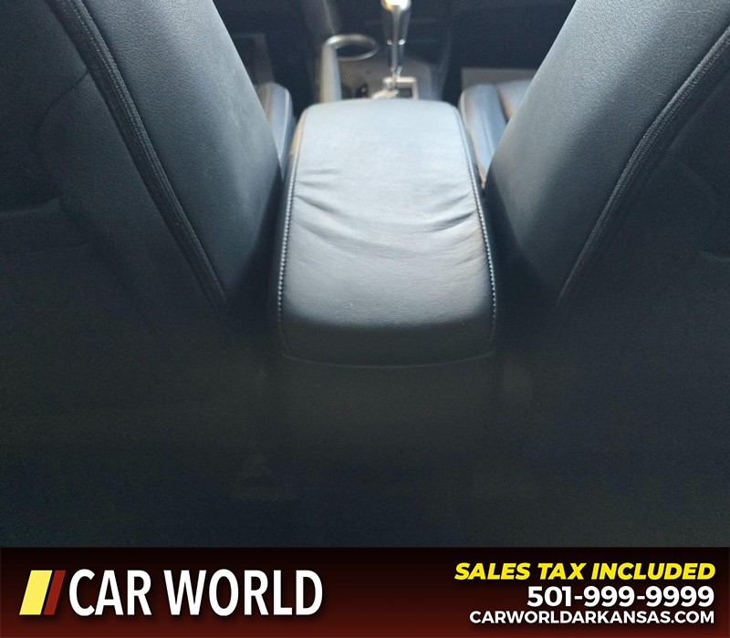 Toyota RAV4 Vehicle Full-screen Gallery Image 21