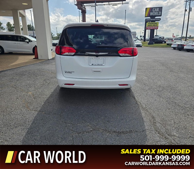 Chrysler Voyager Vehicle Full-screen Gallery Image 5