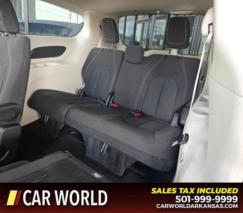 Chrysler Voyager Vehicle Full-screen Gallery Image 11
