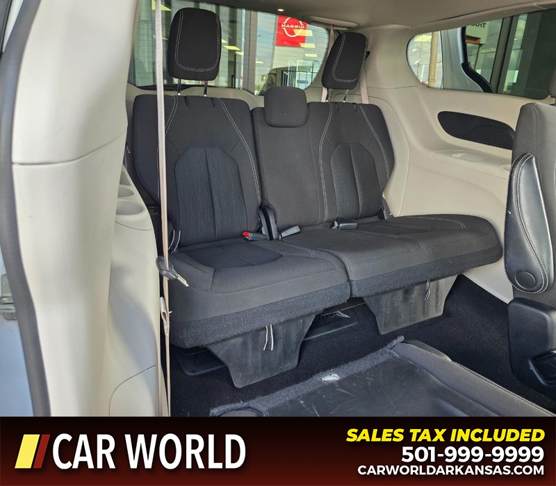 Chrysler Voyager Vehicle Full-screen Gallery Image 15