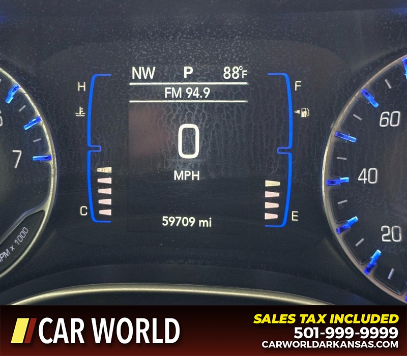 Chrysler Voyager Vehicle Full-screen Gallery Image 20