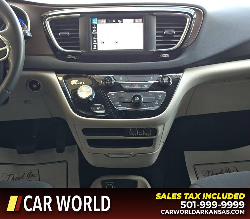 Chrysler Voyager Vehicle Full-screen Gallery Image 22