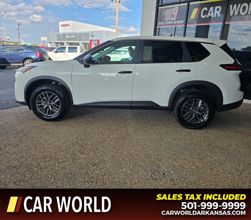 Nissan Rogue Vehicle Full-screen Gallery Image 4