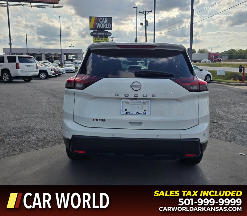 Nissan Rogue Vehicle Full-screen Gallery Image 5