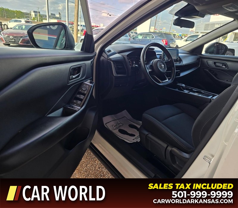 Nissan Rogue Vehicle Full-screen Gallery Image 7