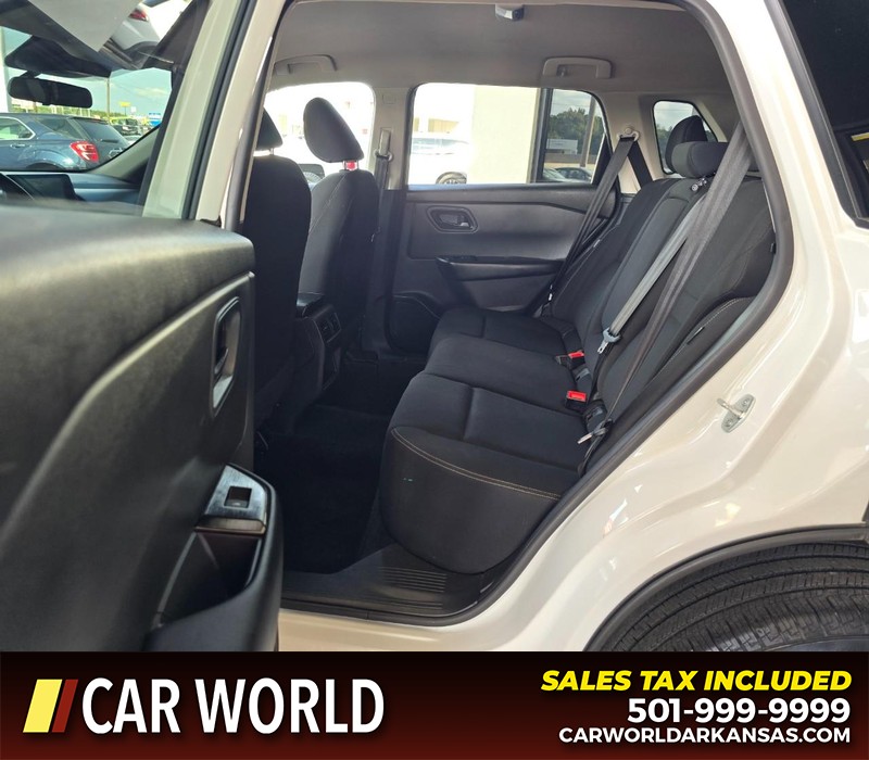 Nissan Rogue Vehicle Full-screen Gallery Image 10