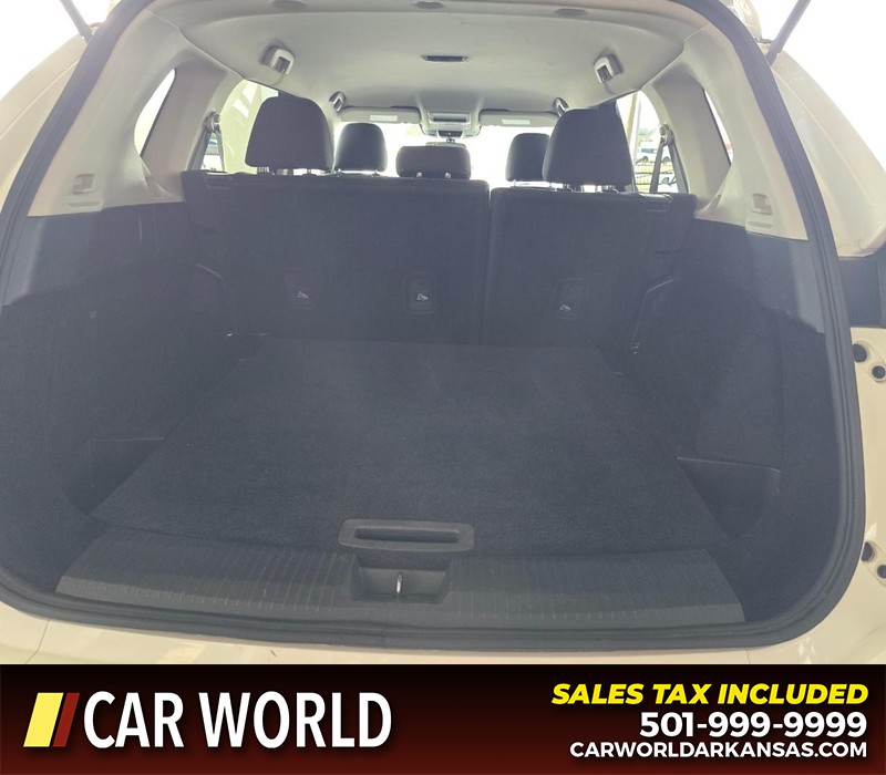 Nissan Rogue Vehicle Full-screen Gallery Image 13