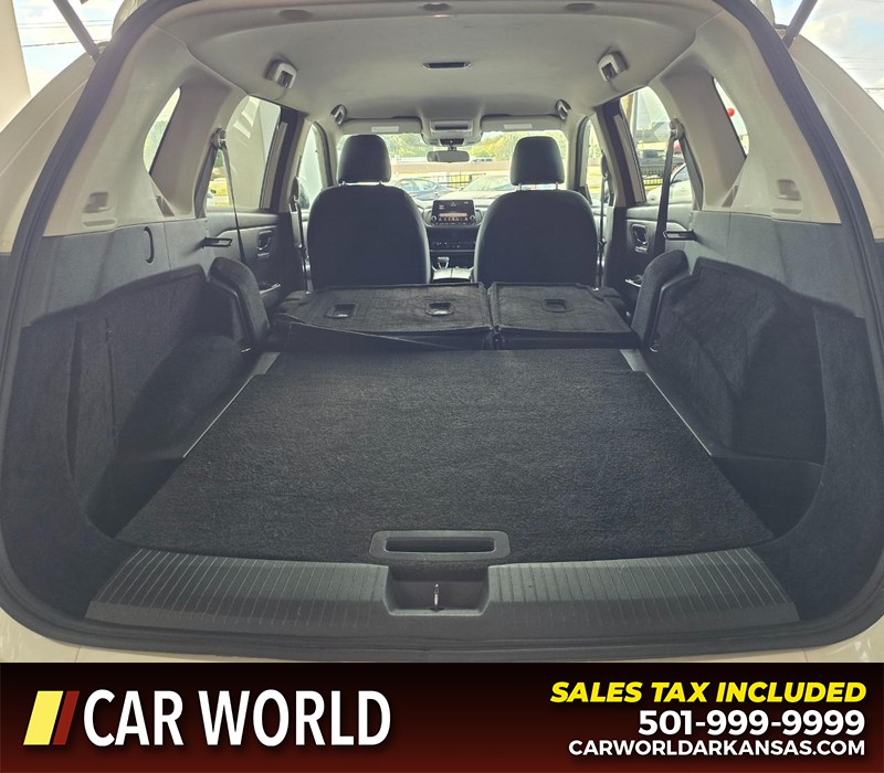 Nissan Rogue Vehicle Full-screen Gallery Image 14