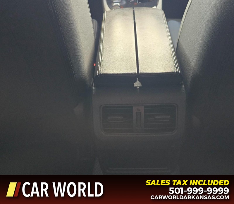 Nissan Rogue Vehicle Full-screen Gallery Image 19