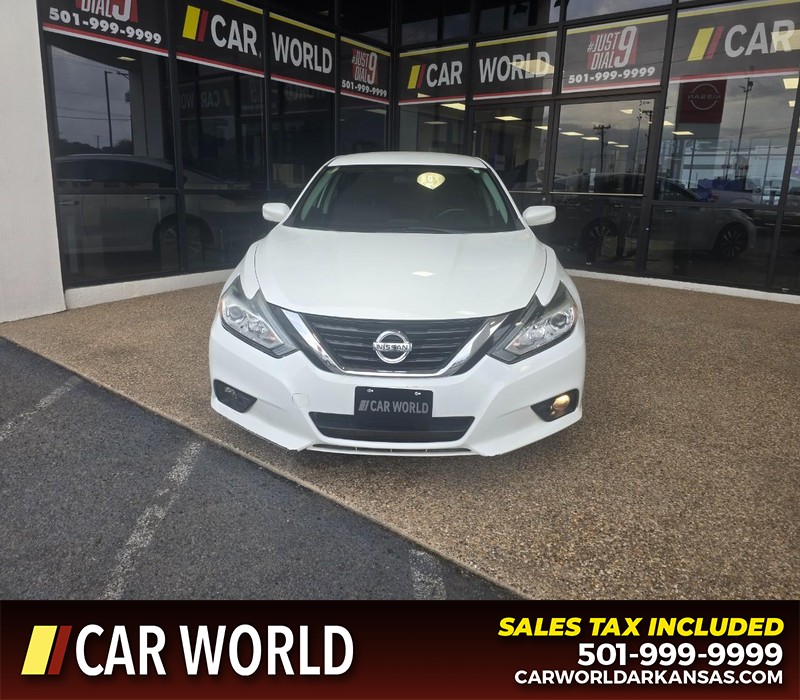 Nissan Altima Vehicle Full-screen Gallery Image 2