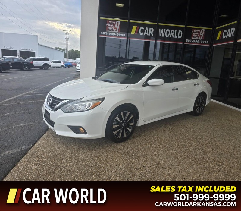 Nissan Altima Vehicle Full-screen Gallery Image 3