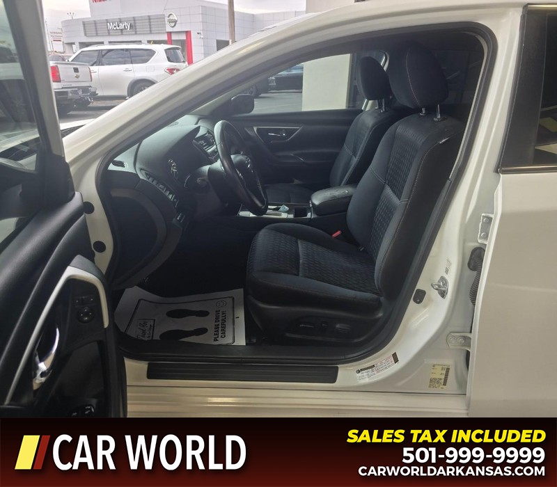 Nissan Altima Vehicle Full-screen Gallery Image 8