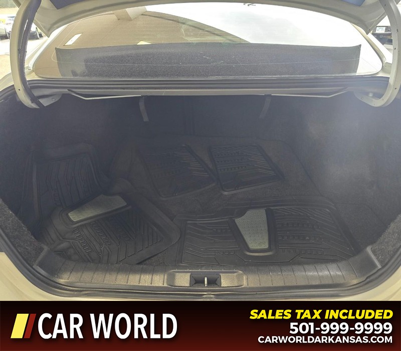 Nissan Altima Vehicle Full-screen Gallery Image 14